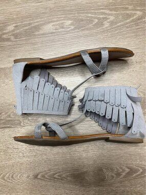 Easy USA Street Light Gray Suede Fringe Sandals Size 9 – Open Toe, Back Zip
